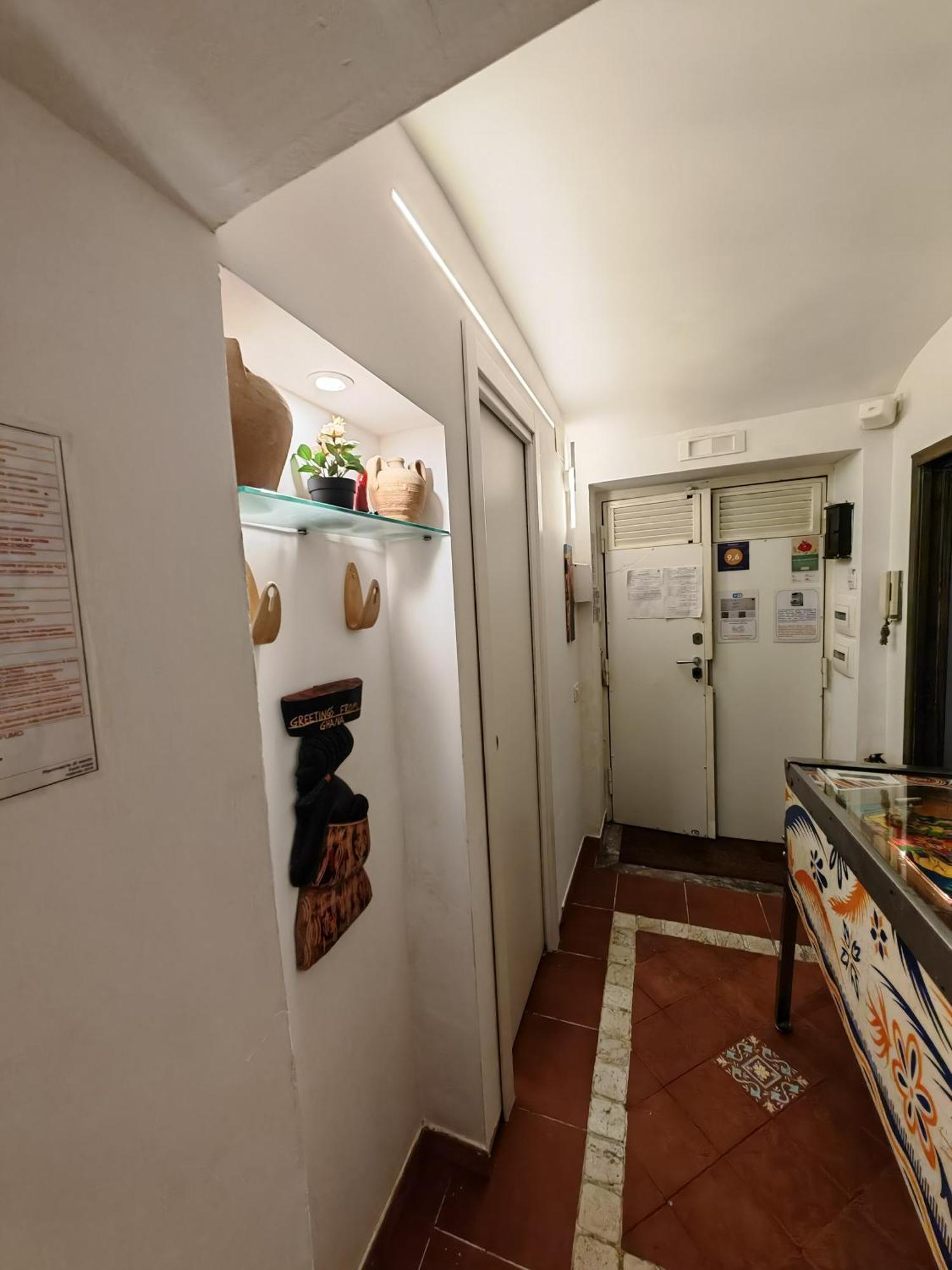 Donnare Casavacanza - Historic Center Of Naples Exterior photo