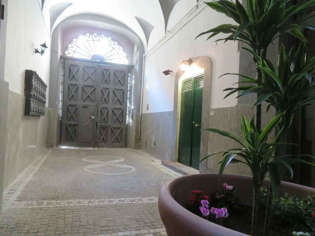Donnare Casavacanza - Historic Center Of Naples Exterior photo