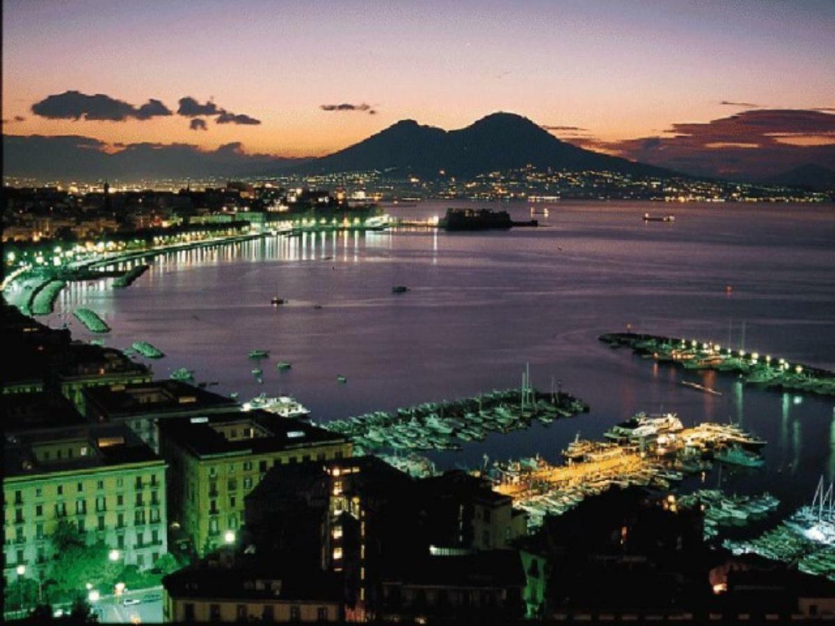 Donnare Casavacanza - Historic Center Of Naples Exterior photo